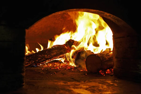Wooden Oven Baking Pizza — Stock Photo, Image