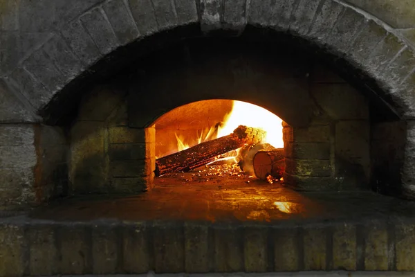 Wooden Oven Baking Pizza — Stock Photo, Image