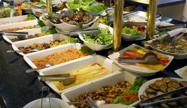 Self Servis Restoran, farklı yemekler görünümünü