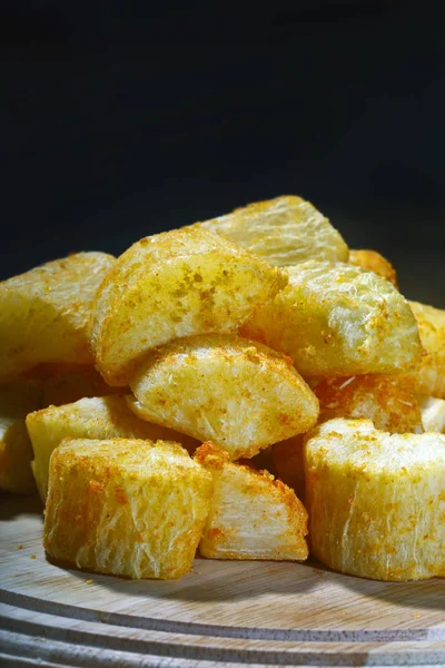 Cassava Comida Tradicional Brasileira Prato Escuro Vista Perto — Fotografia de Stock