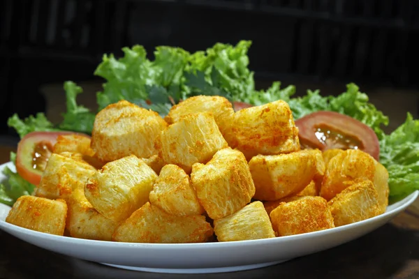 Mandioca Comida Tradicional Brasileña Con Verduras Frescas — Foto de Stock