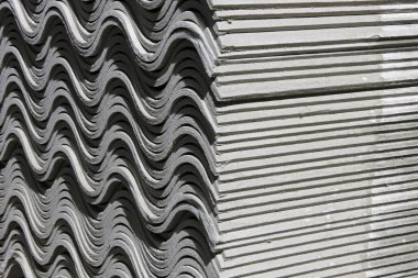 Yığılmış asbest fayans yakından görmek 