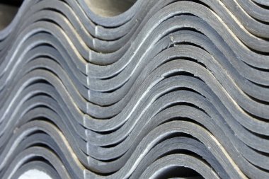 Yığılmış asbest fayans yakından görmek 