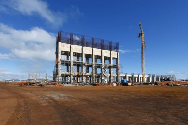 İnşaat alanında organize binanın görünümünü 