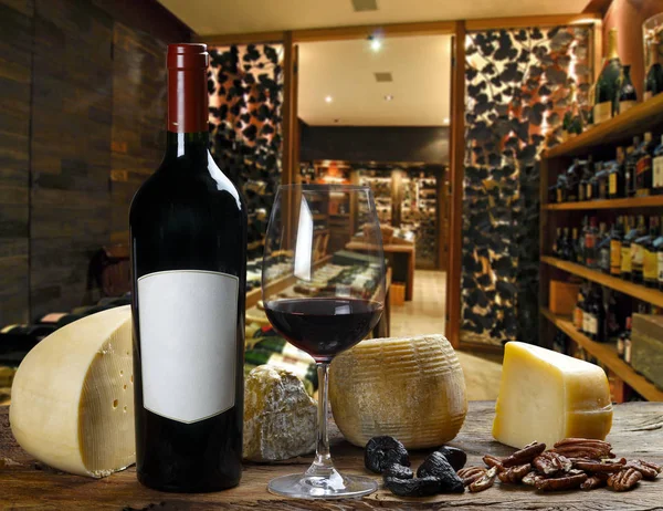 チーズとワインのセット クローズ アップ ビュー — ストック写真
