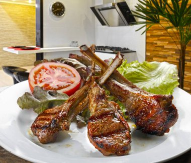 Kızarmış kuzu kaburga görünümünü yakın çekim