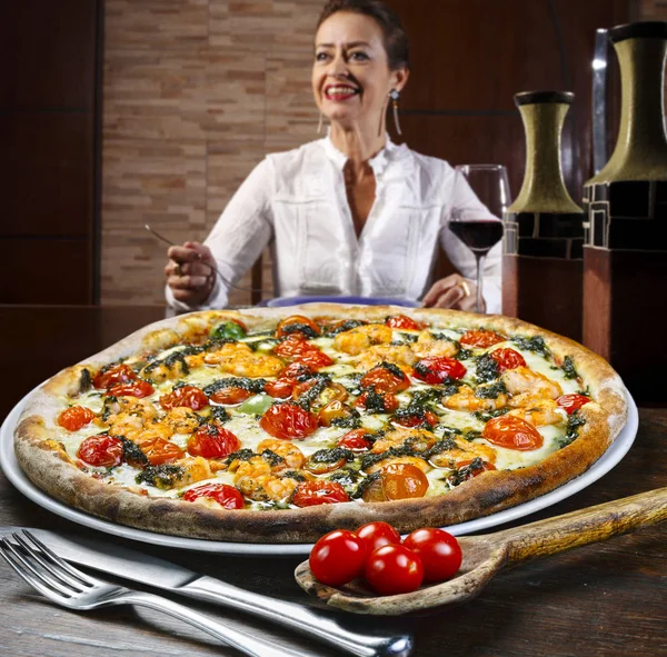 Gustosa Pizza Salame Piccante Vista Vicino — Foto Stock