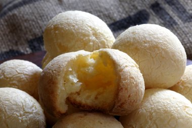 taze pişmiş peynir ekmek görmek