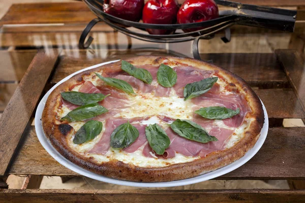 Pizza Met Ham Uit Parma — Stockfoto