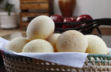 Brezilya yemeği, Minas Gerais 'den geleneksel peynirli ekmek - Pao de queijo