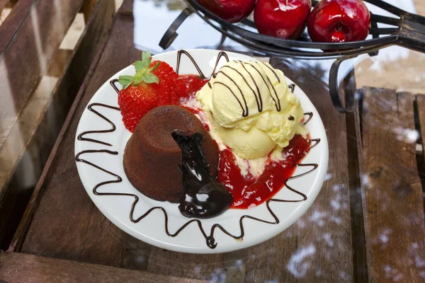 초콜릿 과다진 케이크 — 스톡 사진