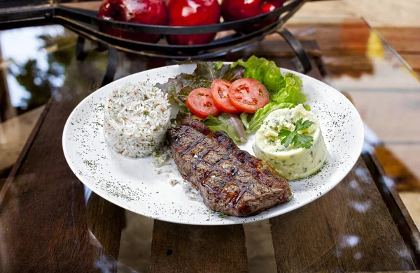 Carne Res Con Patatas Arroz — Foto de Stock