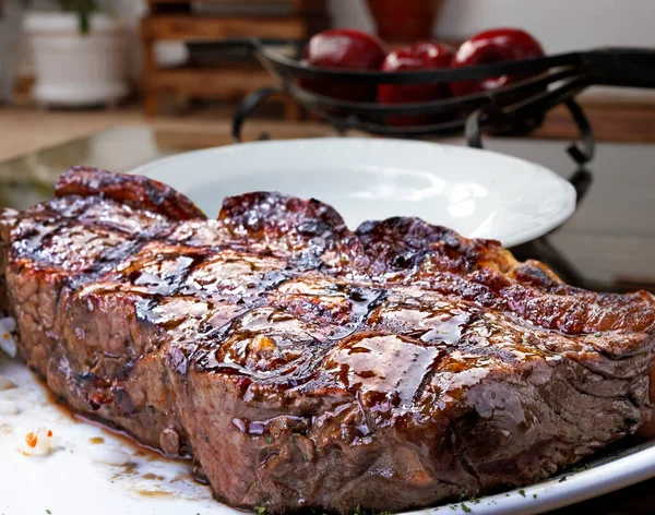 焼きたての肉 牛ステーキのグリル — ストック写真