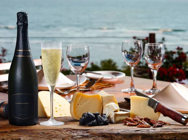 Šampaňské Speciálními Sýry Pláži — Stock fotografie