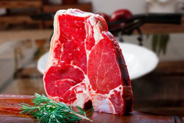 T-Bone bifteği, mangal yemeği.