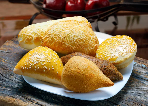 Snacks Brasileños Esfirra Kebab Empanada Coxinha Salchichas Envueltas — Foto de Stock