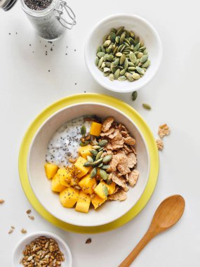 Sağlıklı kahvaltı kase