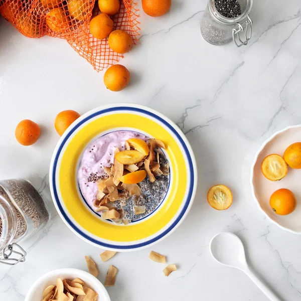 Healthy breakfast smoothie bowl — Stock Photo, Image