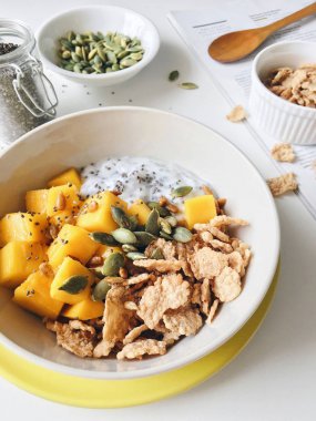 Sağlıklı kahvaltı kase