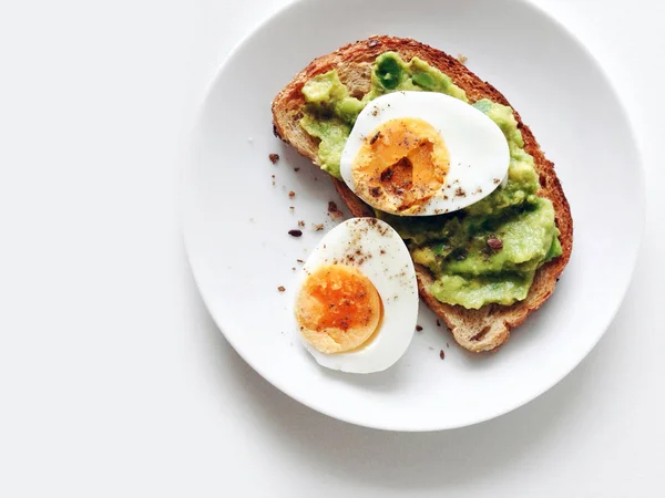 Avokado tost