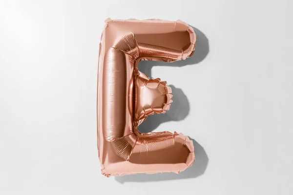 Letter Rose Gold Foil Ballon Alphabet Ізольований Білому Тлі Clipping — стокове фото