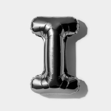 Birinci harf, Siyah folyo balon alfabesi kırpma yolu ile beyaz bir arkaplanda izole