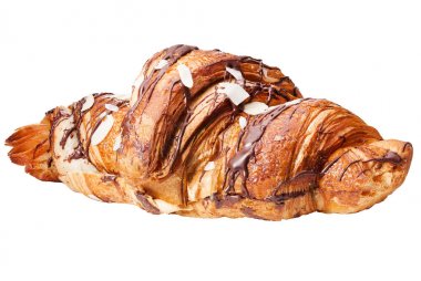 Beyaz arka plan üzerinde üstten görünüm izole çikolata soslu taze pişmiş kruvasan dekore