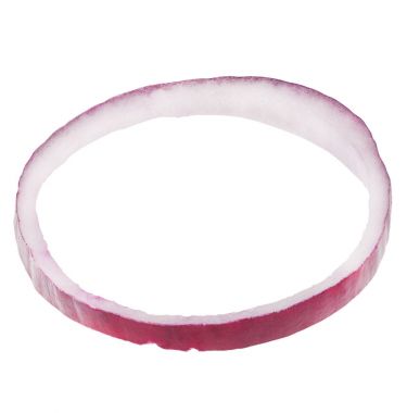 Beyaz arka plan kırpma yolu üzerinde izole doğranmış soğan