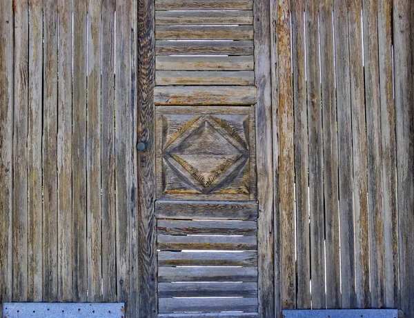 Holztür mit Raute — Stockfoto