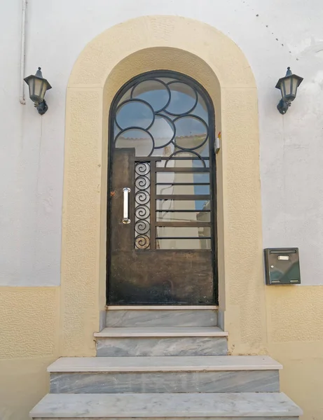 Elegante porta arqueada — Fotografia de Stock