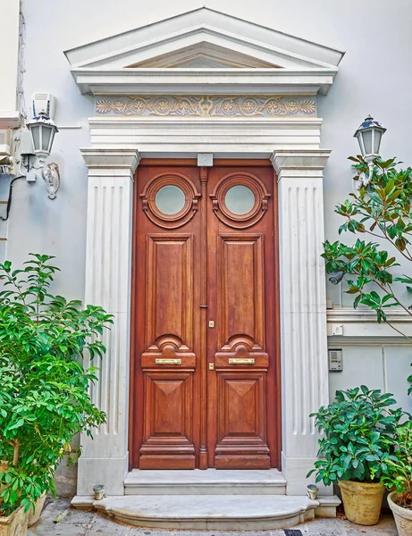 Vintage Haus Eingang Holztür, Athen Griechenland — Stockfoto