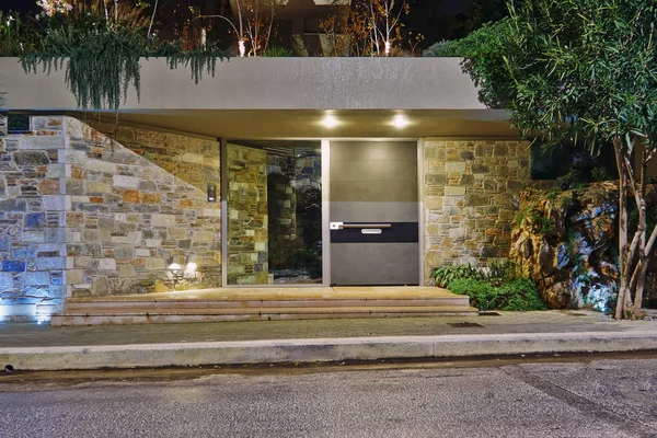 House entrance Christmas night view — Stock Photo, Image