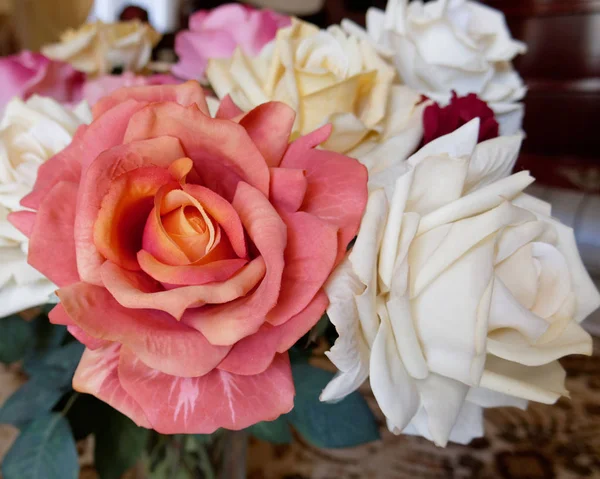 Naranja falso rosa flor primer plano — Foto de Stock