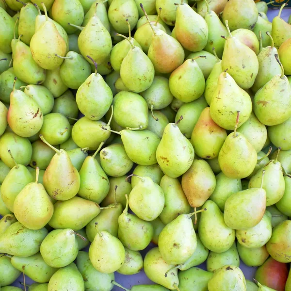 Primopiano pere verdi fresche — Foto Stock