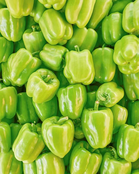 Organic green bell peppers top view — Stock Photo, Image