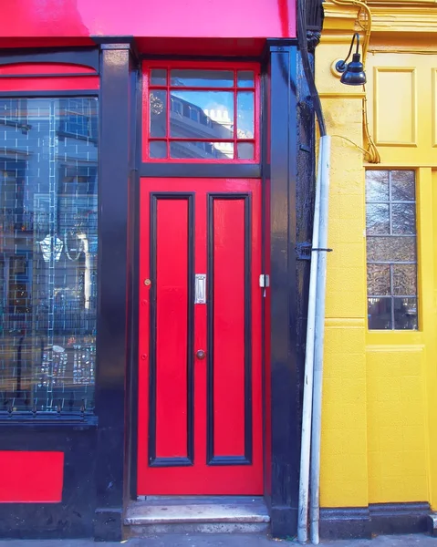 London Notting hill,  entrance with red and yellow doors — Stock Photo, Image