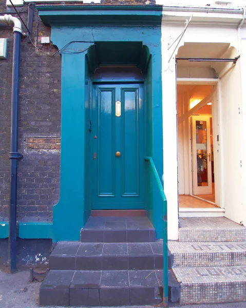 London Notting Hill Colorida Puerta Entrada Verde Azul —  Fotos de Stock