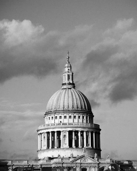 United Kingdom London Paul Cathedral Dome Black White — стоковое фото