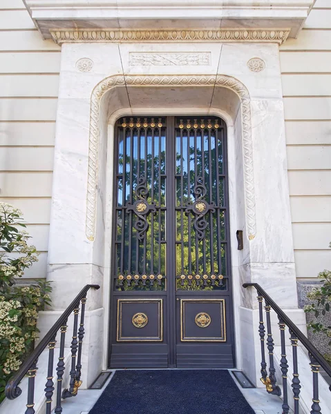 Eleganter Hauseingang Mit Metalltür Griechenland Athens — Stockfoto