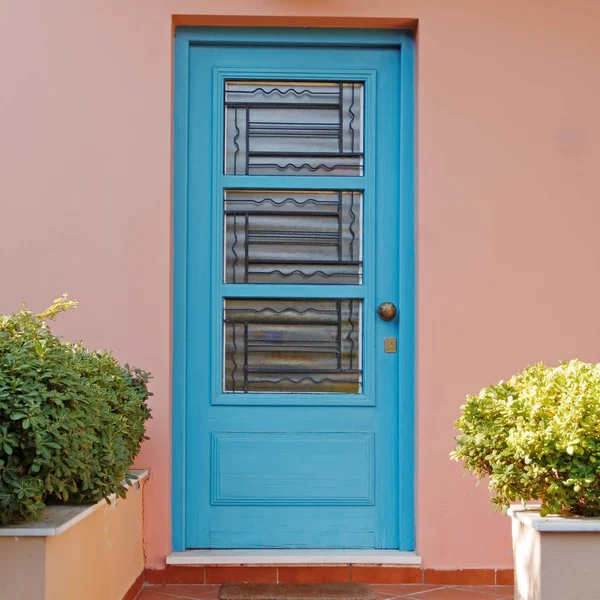 Casa Elegante Porta Azul Parede Rosa Atenas Grécia — Fotografia de Stock