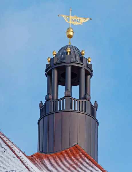 Německo Leipzig Klasické Budování Kopule Zlatem Pozlacené Korouhvičky — Stock fotografie
