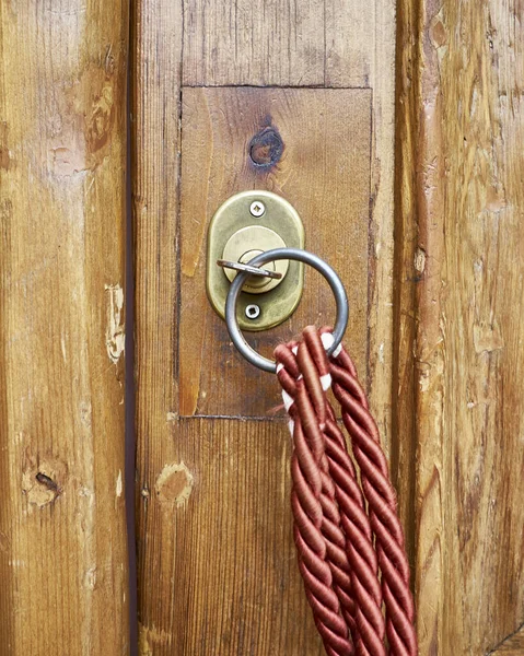 Vintage Key Lock Brown Solid Wood Door Closeup Red Cord — Stock Photo, Image