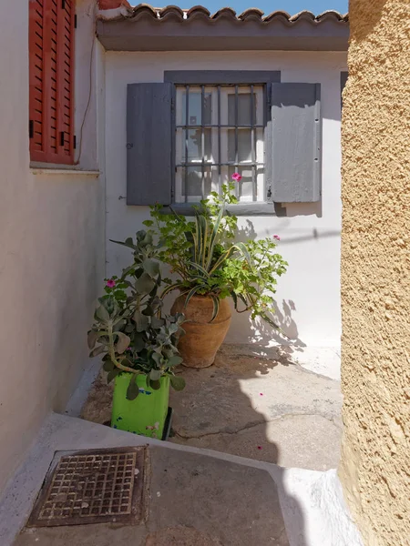 雅典的一条风景秀丽的小巷 位于雅典卫城下面的安索提卡社区 — 图库照片
