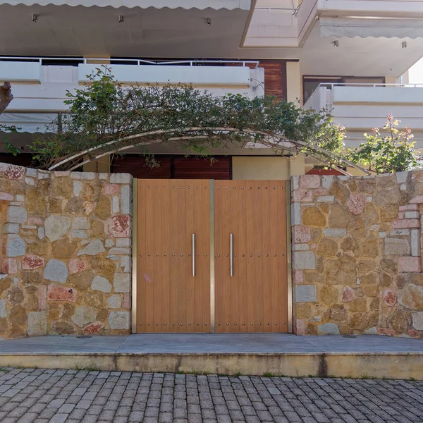 Elegante Porta Legno Ingresso Casa Contemporanea Atene Grecia — Foto Stock