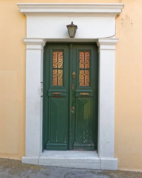Старинный Дом Зеленая Дверь Plaka Старый Район Афины Греция — стоковое фото