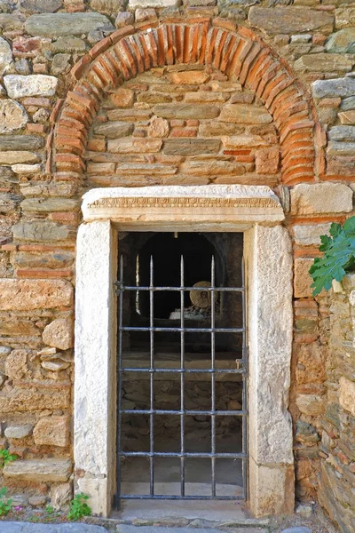 Entrada Para Capela Secundária Abandonada Mosteiro Medieval Byzantine Kaisariani Atenas — Fotografia de Stock