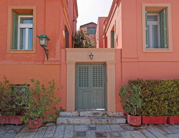 Colorful Saumon House Front Plaka Picturesque Neighbohood Athens Greece — Stock Photo, Image