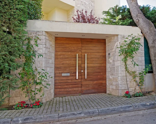 Μοντέρνα Πόρτα Εισόδου Σπιτιού Αθήνα Ζεστά Βόρεια Προάστια Ελλάδα — Φωτογραφία Αρχείου