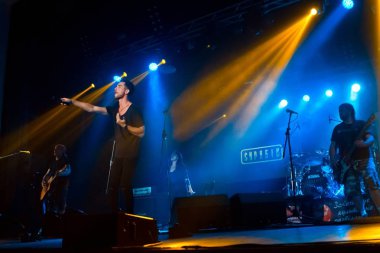 Yevhen Tolochnyi, Ukraynalı şarkıcı pop-rock grubu Skryabin adresleme izleyici Andriy Kuzmenko tribute konserinde Vinnitsa, Ukrayna, 10.06.2016, portre düzenleme fotoğraf