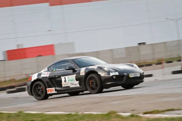 Porsche Cayman Γερμανικές Αθλητικές Συντονισμένοι Αυτοκίνητο Αγωνιστικά Στο Chayka Κύκλωμα — Φωτογραφία Αρχείου